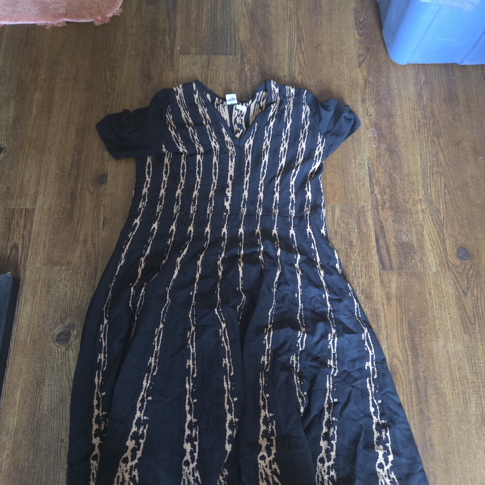 Women’s Black Short-Sleeve Dress with Beige Stripe Pattern
